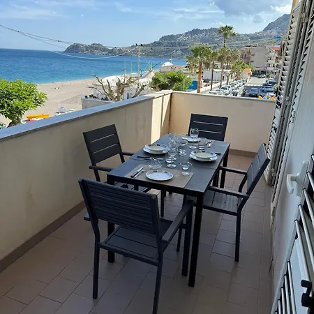 Family House Taormina Летоянни